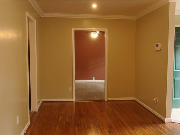 5th image of 215 Clemwood Pkwy