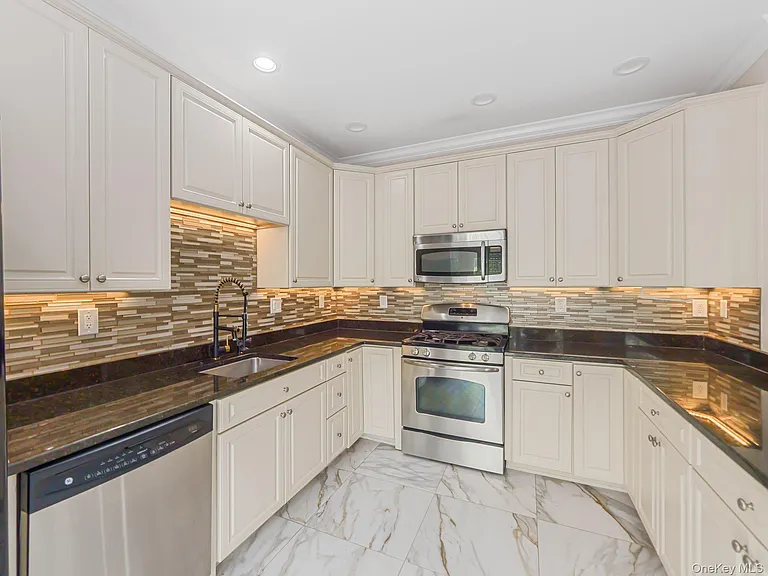 1115 Balsam Dr — Photo 16