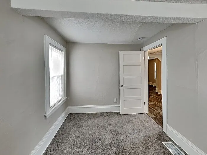 2068 Reaney Ave E — Photo 15