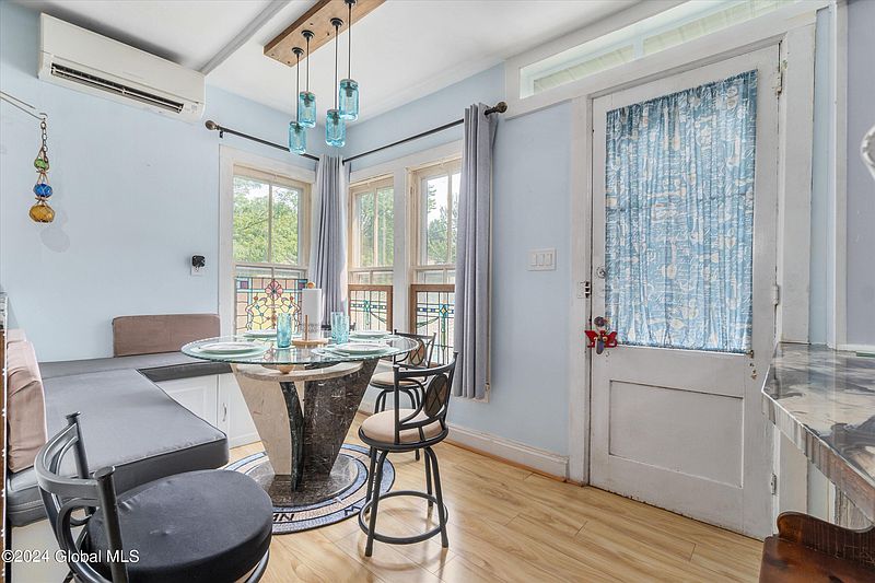 3rd image of 9 Curry Road