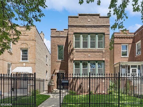 2nd image of 4124 W Oakdale Ave #1