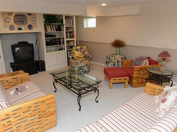 2nd image of 6208 Willow Crest Ln