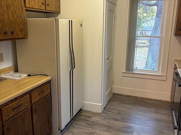 5th image of 613 W 1st Ave