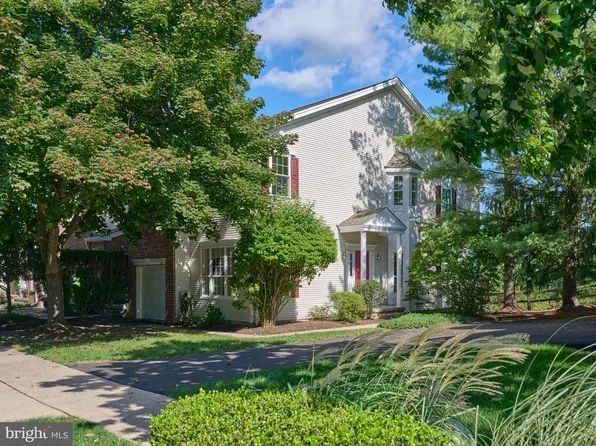 28 Heritage Hills Dr, Washington Crossing, PA 18977