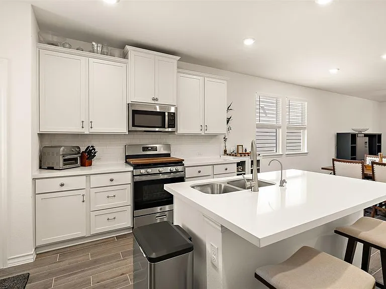 106 Gracie Way — Photo 4