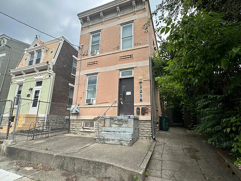 2238 Flora St — Photo 1