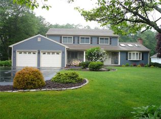27 Shawnee Ln, Monroe, CT 06468