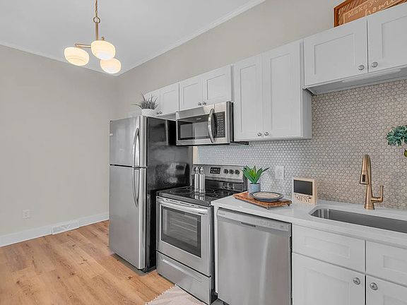 4th image of 9 Cardwell St