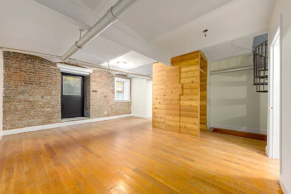 Rented by A&E Real Estate Management | media 6