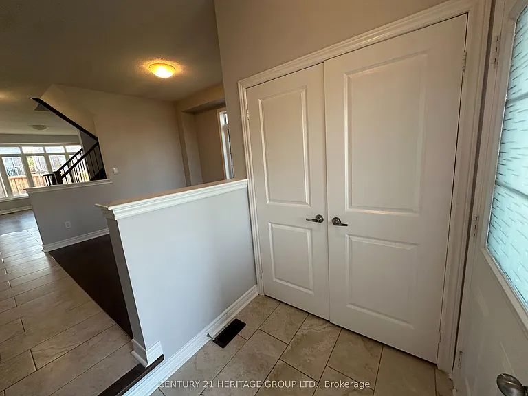 99 Cayton Cres — Photo 3