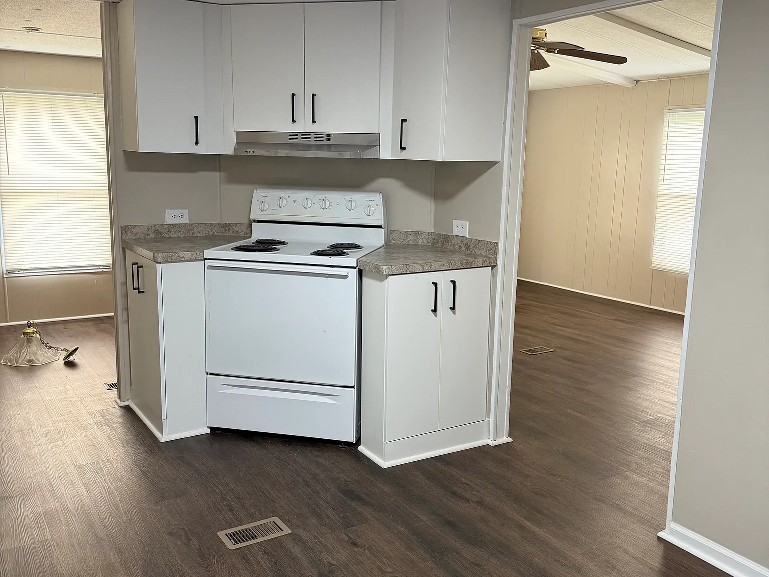2 bed, 1000 sqft, $1,100 — Photo 2