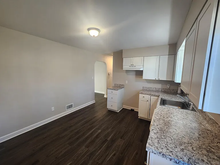 4507 Dover Rd — Photo 8