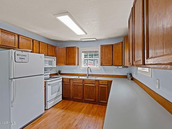 2nd image of 31 Selah Naches Rd