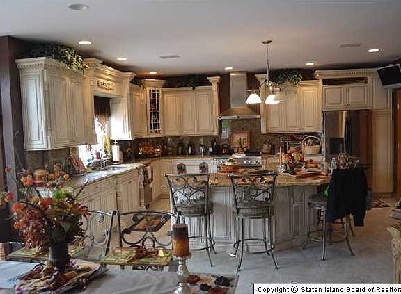 3rd image of 182 Liberty Ave