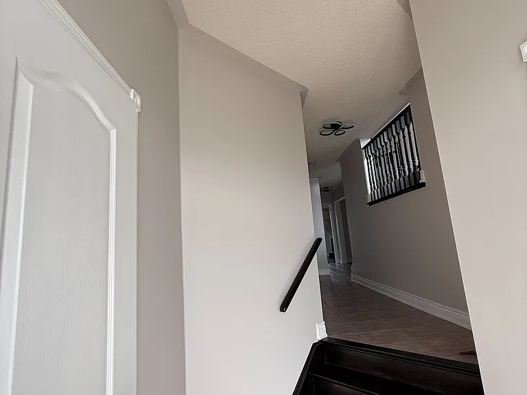 55 Queen Mary Dr — Photo 4