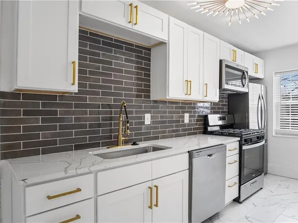 1207 W 45th St APT 2W, Kansas City, MO 64111