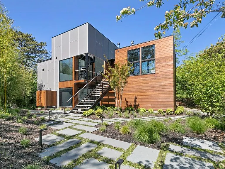 24 Wyandanch Ln — Photo 1
