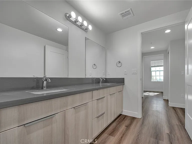 501 W Foothill Blvd #201 — Photo 8