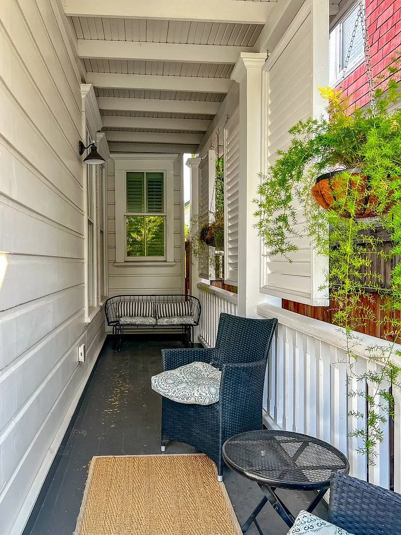 Beautifully Updated Two Bedroom Downtown Victorian Home — Photo 3