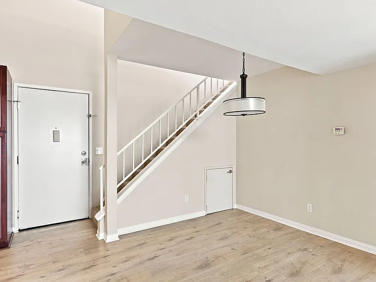 21550 Burbank Blvd #312 — Photo 2