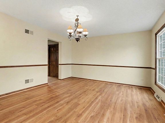 4th image of 720 Meadow Wood Dr