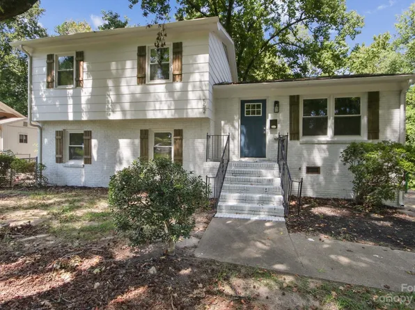 552 Derrydowne Dr, Charlotte, NC 28213