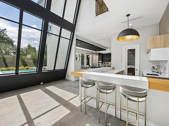 5th image of 10943 Britoak Ln