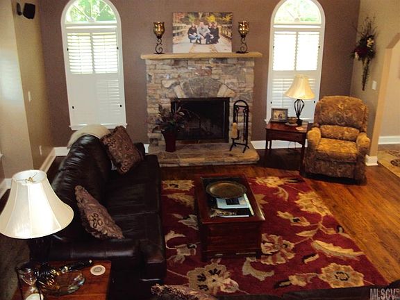 3rd image of 1650 Kensington Cir