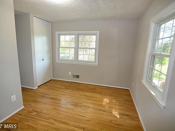 3rd image of 10 Stitchberry Ct