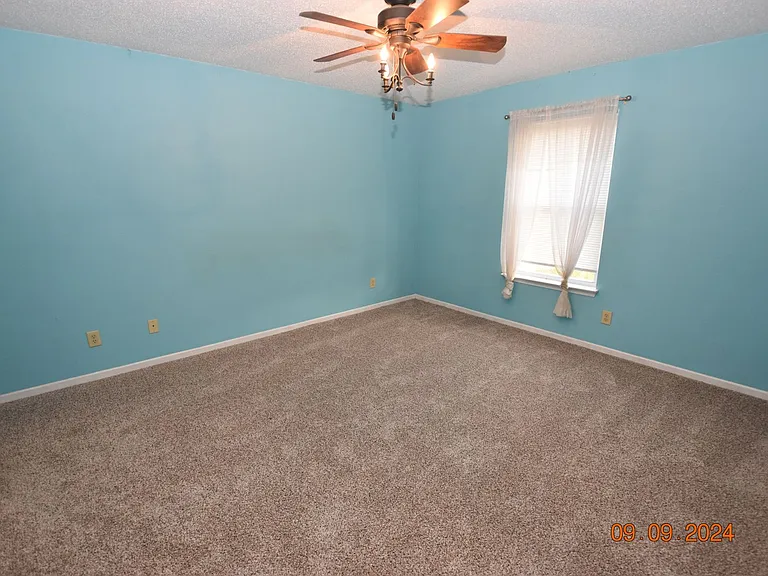 658 Florence Dr — Photo 14