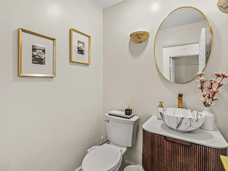 1807 Amalfi Dr — Photo 11