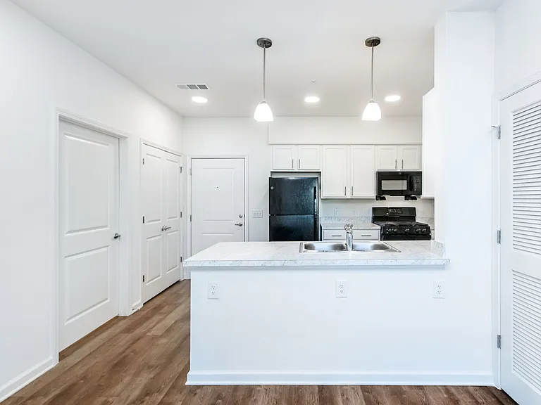 165 E Wright St — Photo 11
