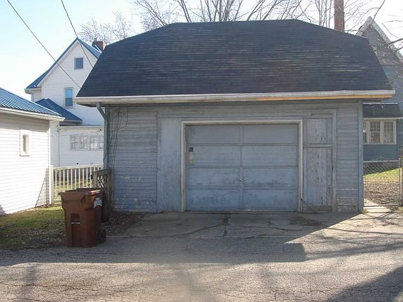 3rd image of 2314 E Broadway St