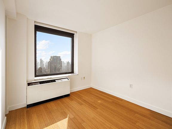 5th image of 100 W 39th St APT 39E