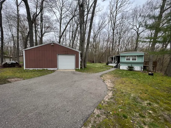 6072 S Pointview Ct, Newaygo, MI 49337
