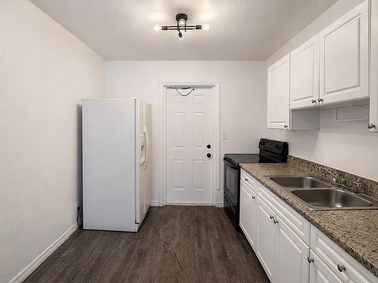 1600 Center St #B1 — Photo 10