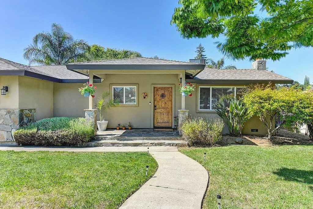8545 Hilton Way photo 1