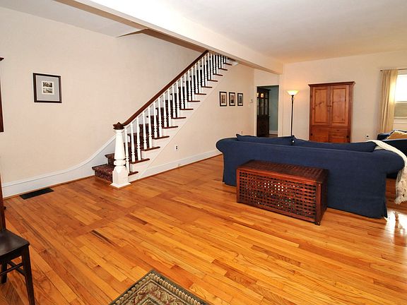 3rd image of 174 1st Ave