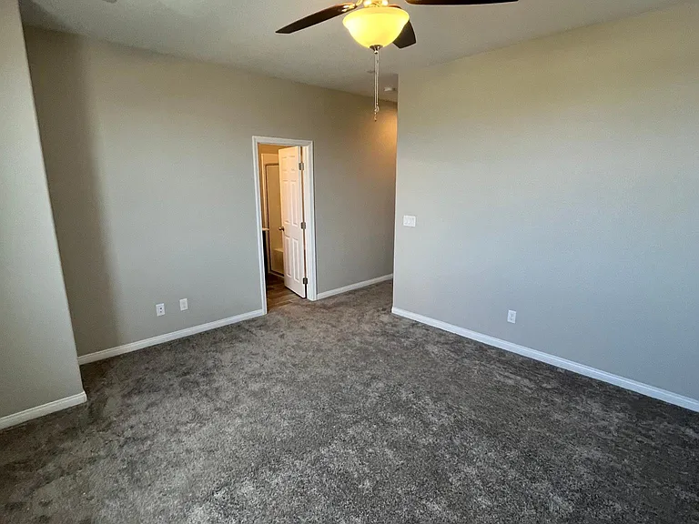 845 E Sunset Rd — Photo 32