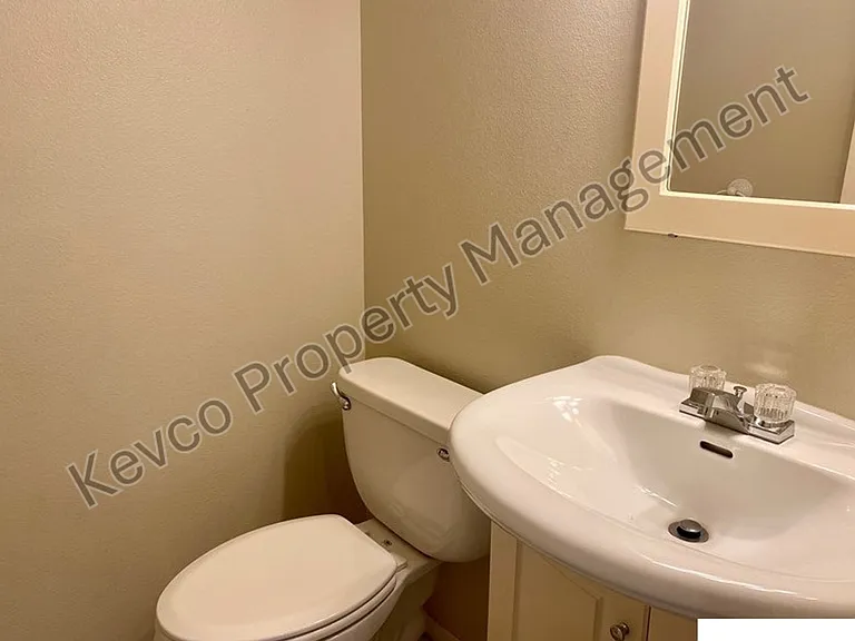 2717 Harvard St #A4 — Photo 7
