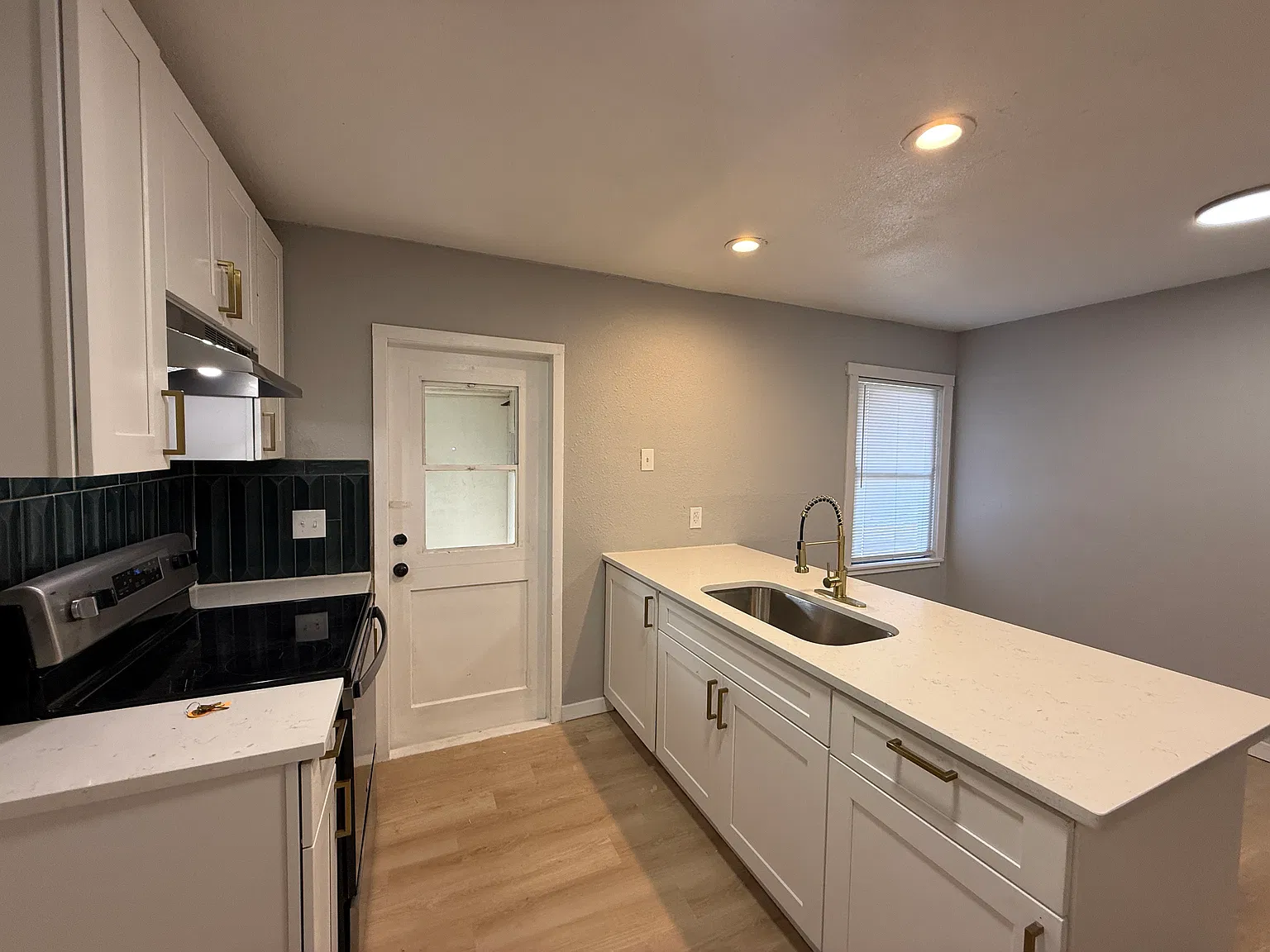 4 bed, 1300 sqft, $2,150 — Photo 3