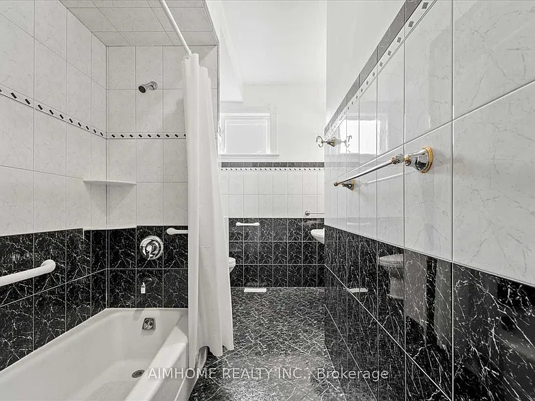1081 Glencairn Ave — Photo 17