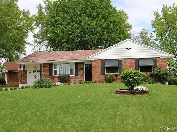 1131 Dunford Dr, Saint Louis, MO 63137