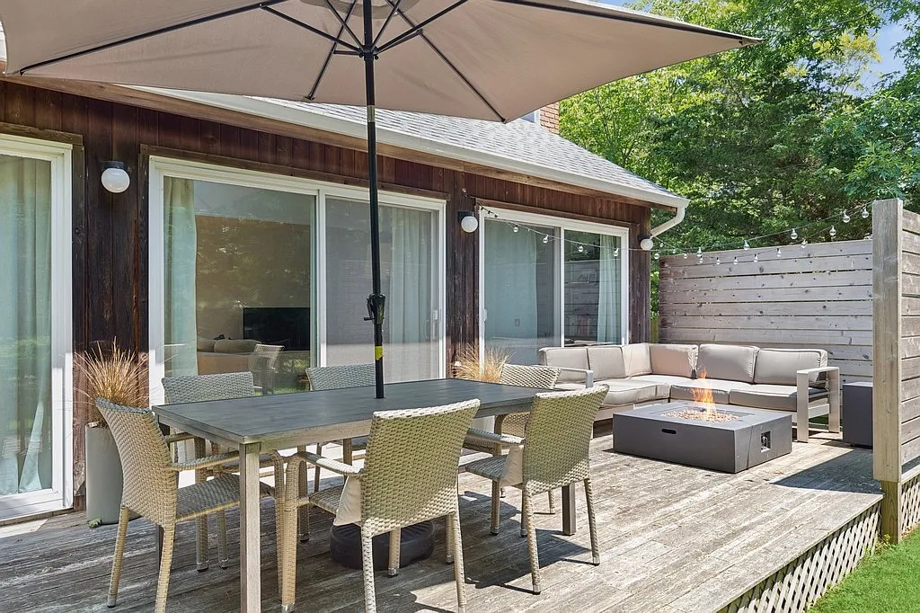 Charming Contemporary With Pool August-Ld — Photo 2