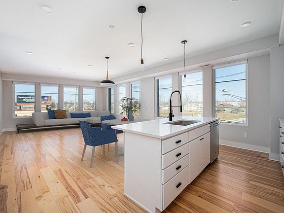 2nd image of 209 E 5th Ave