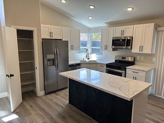 5th image of 2406 Sweet Leilani Ave