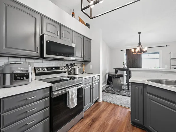 402 Napa Vall APT 303, Newport, KY 41076