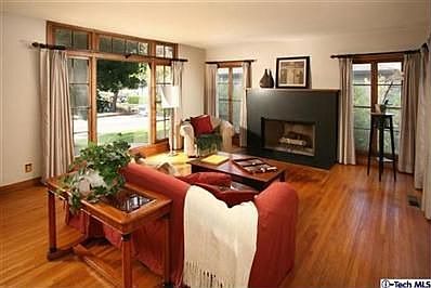 5th image of 2425 E Glenoaks Blvd