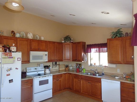 2nd image of 503 N Saddlehorn Dr