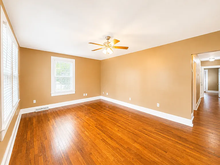112 Babb St — Photo 3